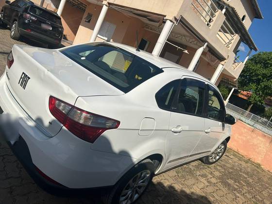FIAT GRAND SIENA 1.4 MPI ATTRACTIVE 8V FLEX 4P MANUAL FIAT GRAND SIENA 1.4 MPI ATTRACTIVE 8V FLEX 4P MANUAL